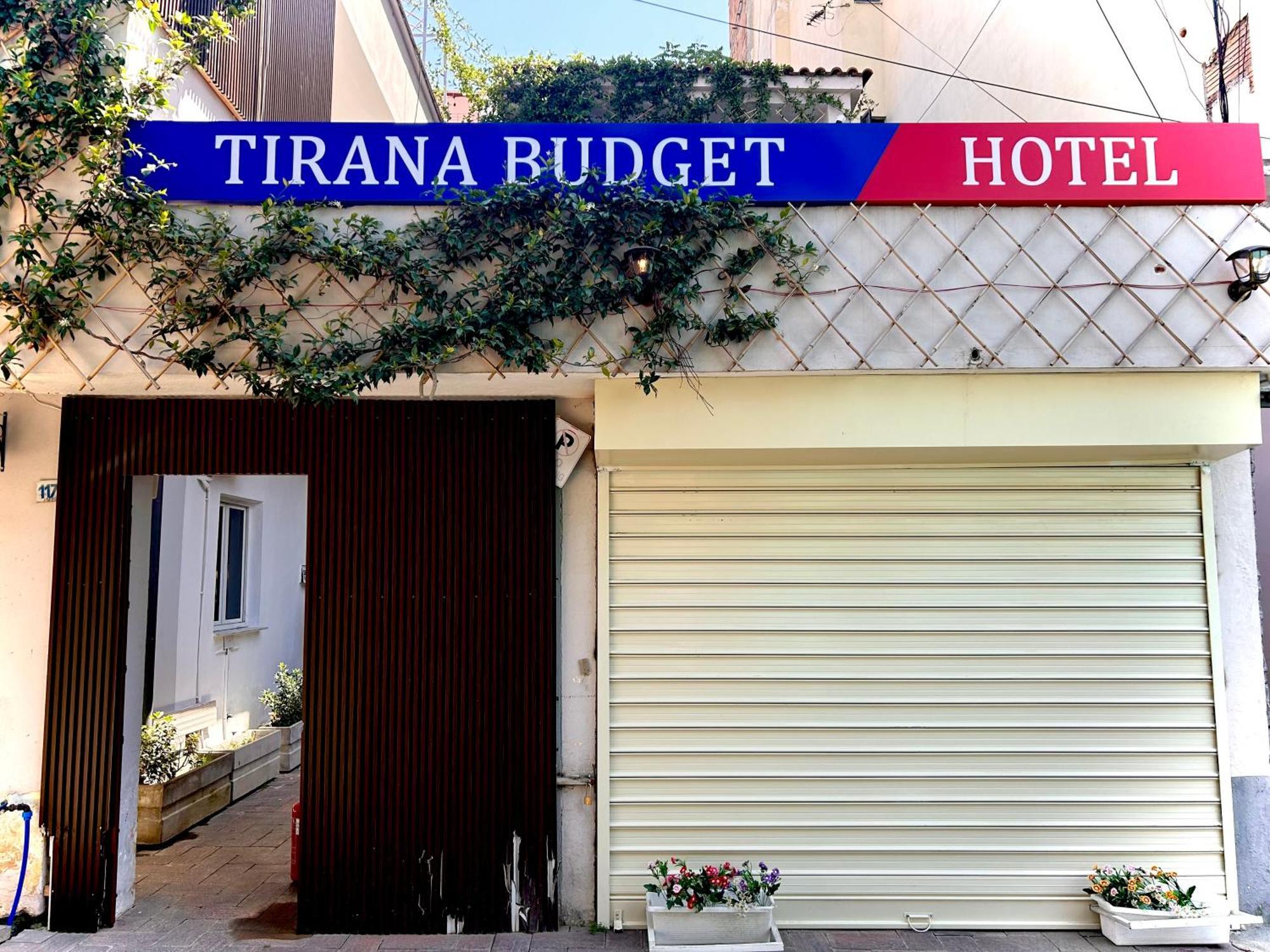 Budget Retreat Tirana & Studios Exterior photo